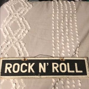 Rock n roll brandy Melville sign